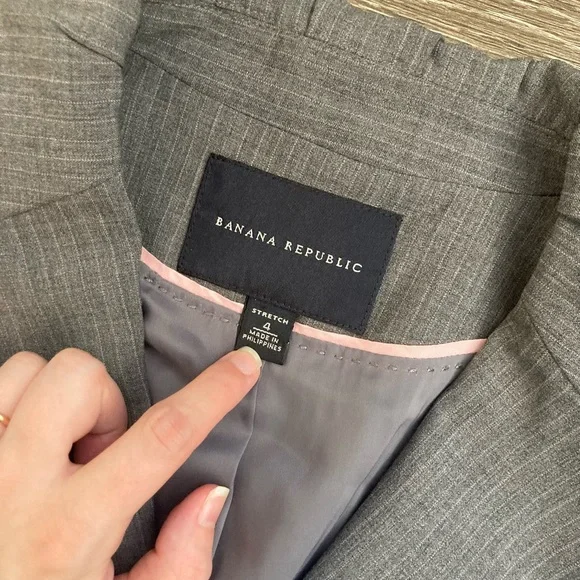 Banana Republic gray pinstripe wool blazer in size 4 - Picture 2 of 5